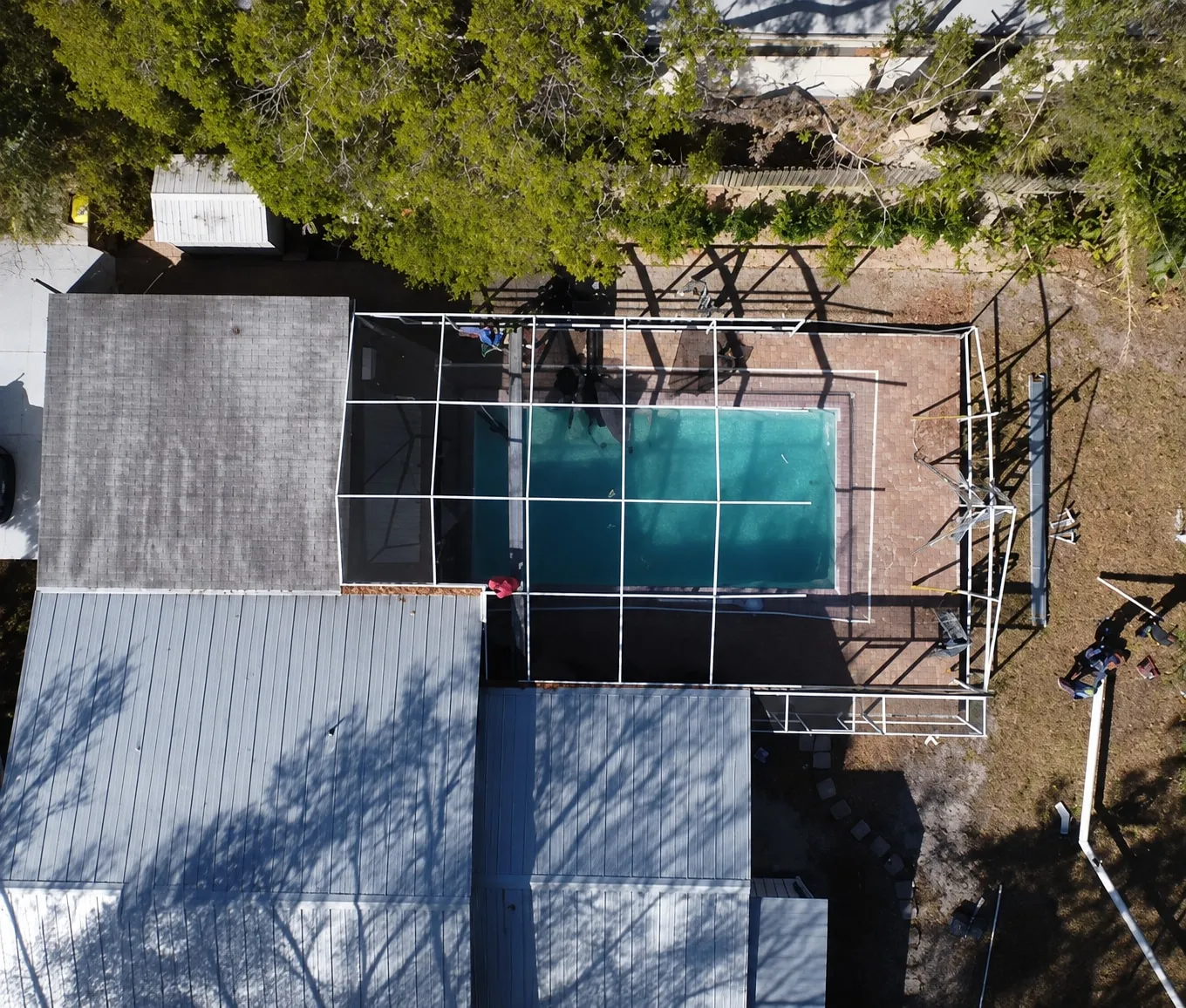 Bent aluminum pool cage frame with rust corrosion — before aluminum repair